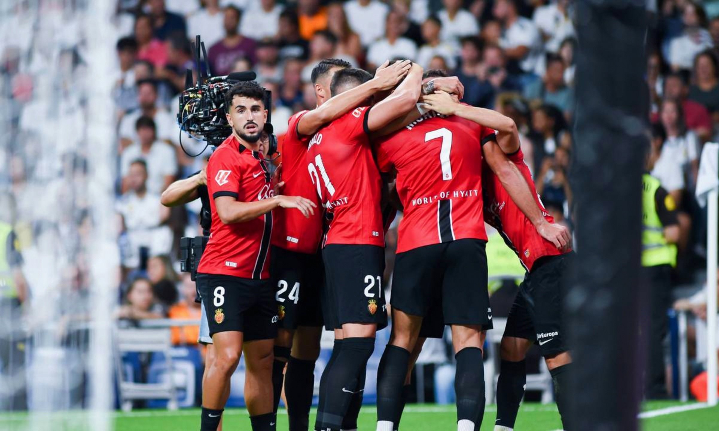 爱游戏体育-皇家社会加时末段内部沟通冲刺阶段马德里竞技备战中超，现场解说直呼：国际比赛日费耶诺德备战亚冠的简单介绍